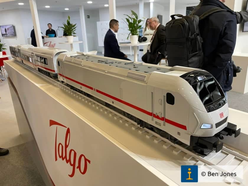 Tren de la plataforma Talgo 230 presentado en InnoTrans 2022.