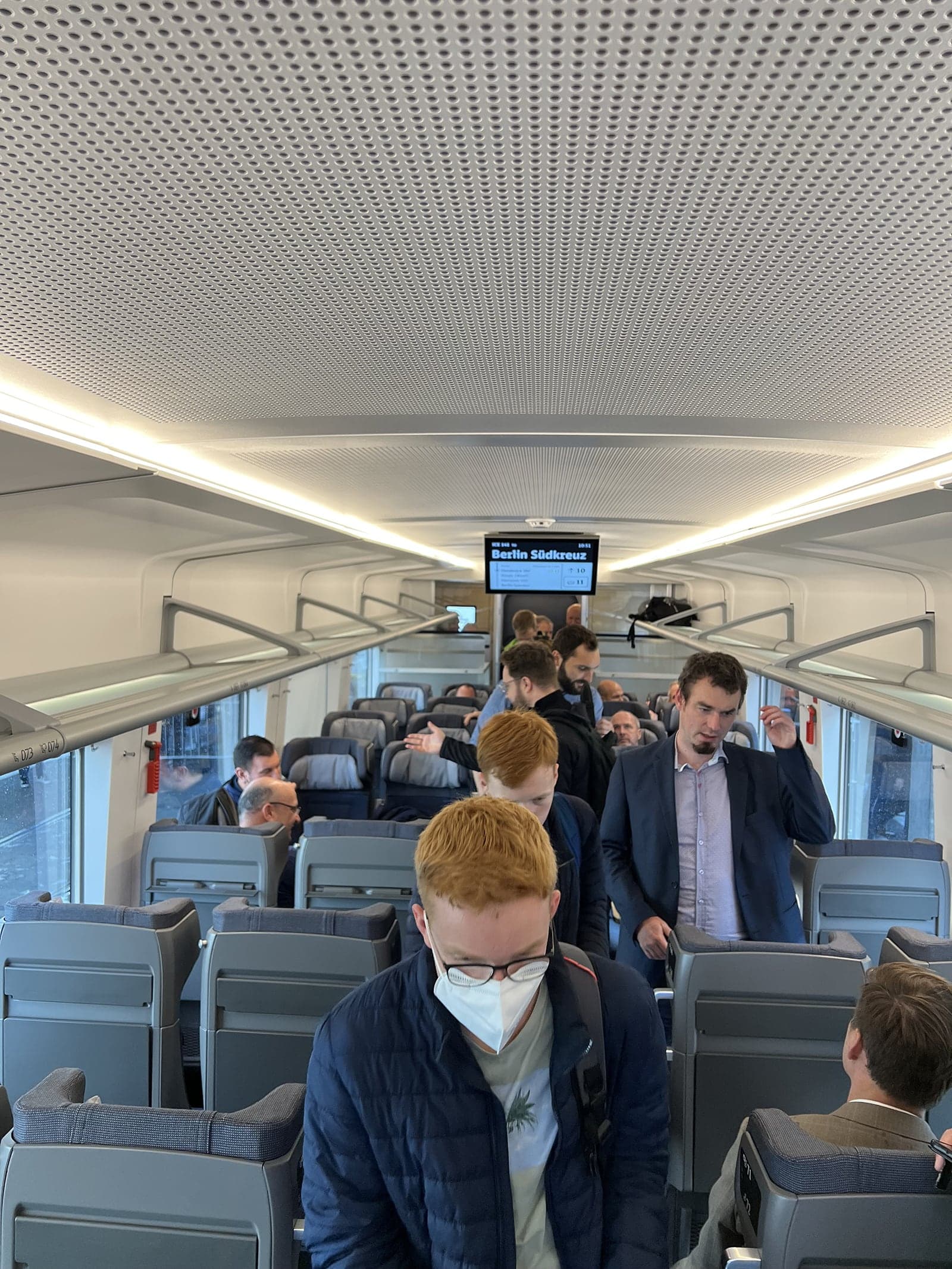 Salón de pasajeros del tren, recorrido por los visitantes de la feria.
