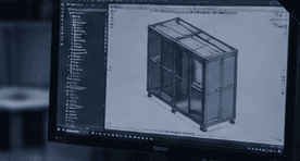 Monitor con el modelo 3D de una estructura modular.